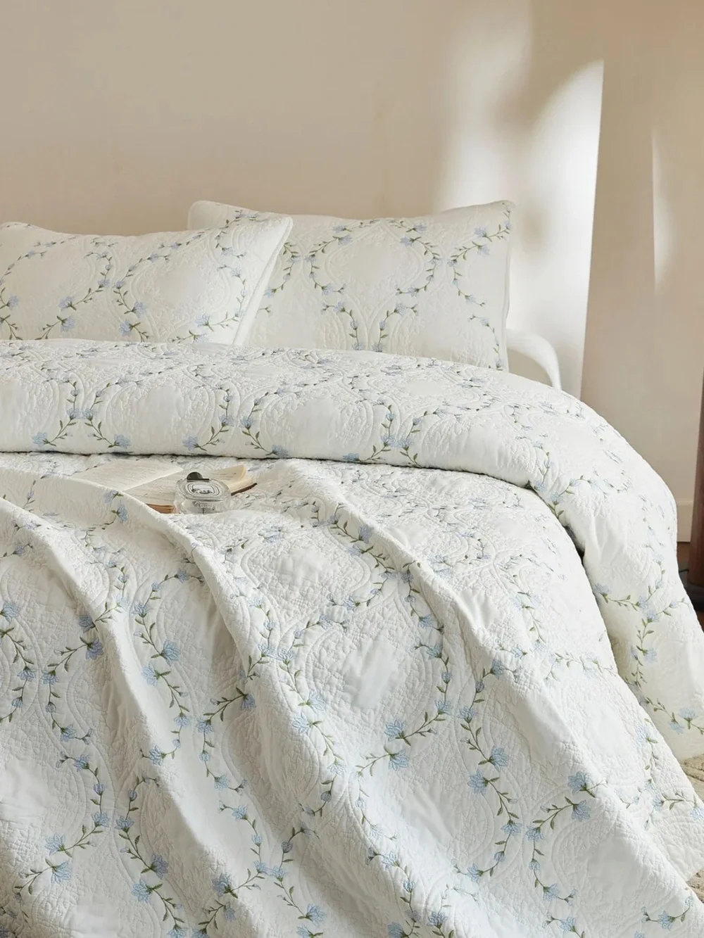 3 PIECE 100% COTTON EMBROIDERED FLORAL QUILT SET – VINTAGE FARMHOUSE BEDSPREAD